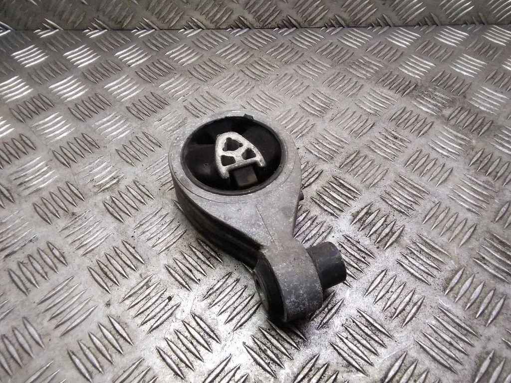 Dzinēja spilvens – Nissan Qashqai+2 (2010-2014)