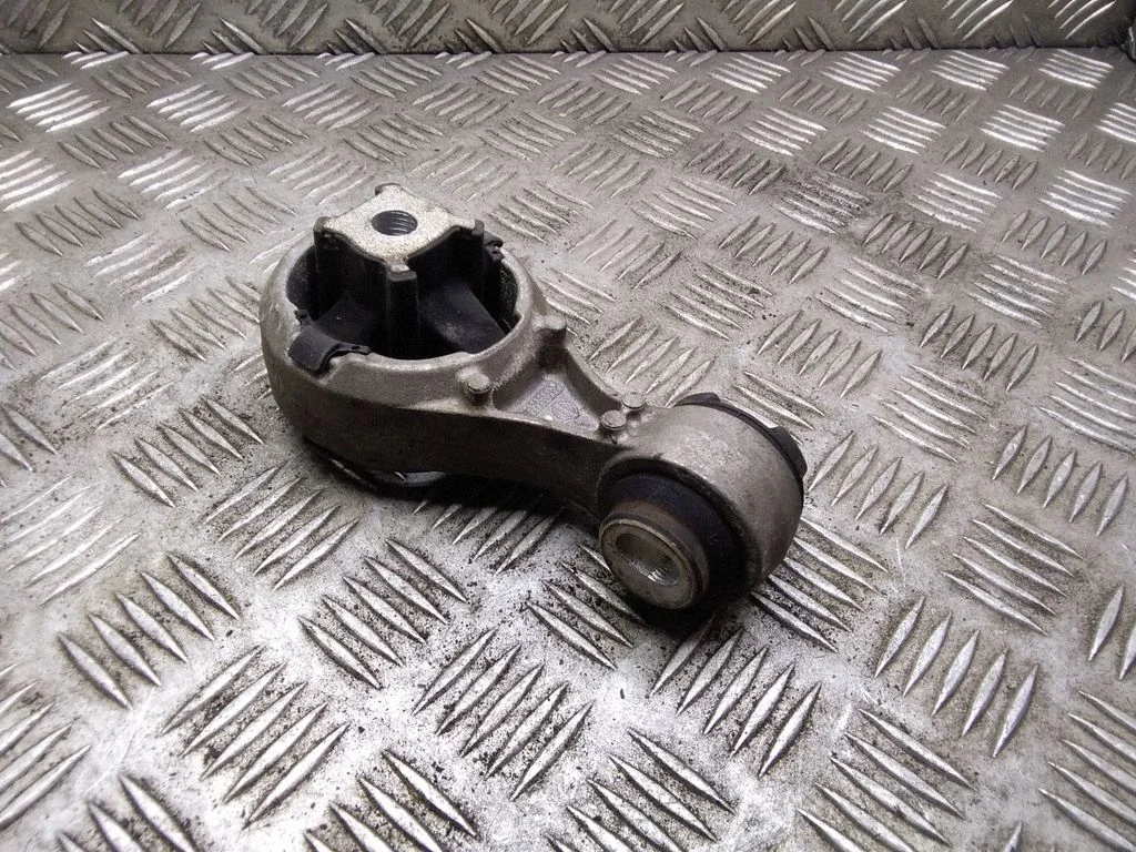 Engine mount bracket – Nissan Qashqai+2 (2010-2014)