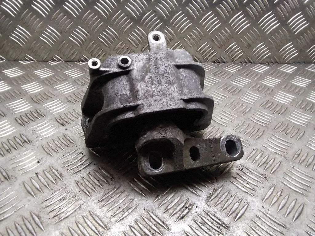 Dzinēja spilvens – Volkswagen Touran I (2003-2010)