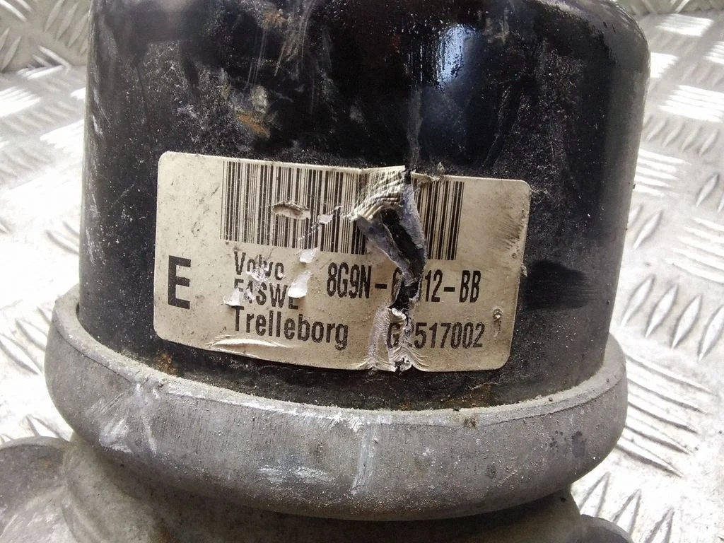 Dzinēja spilvens – Volvo V60 (2011-2013)