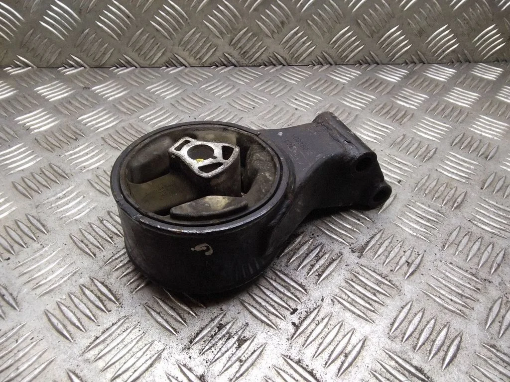 Dzinēja spilvens – Opel Astra H (2004-2012)