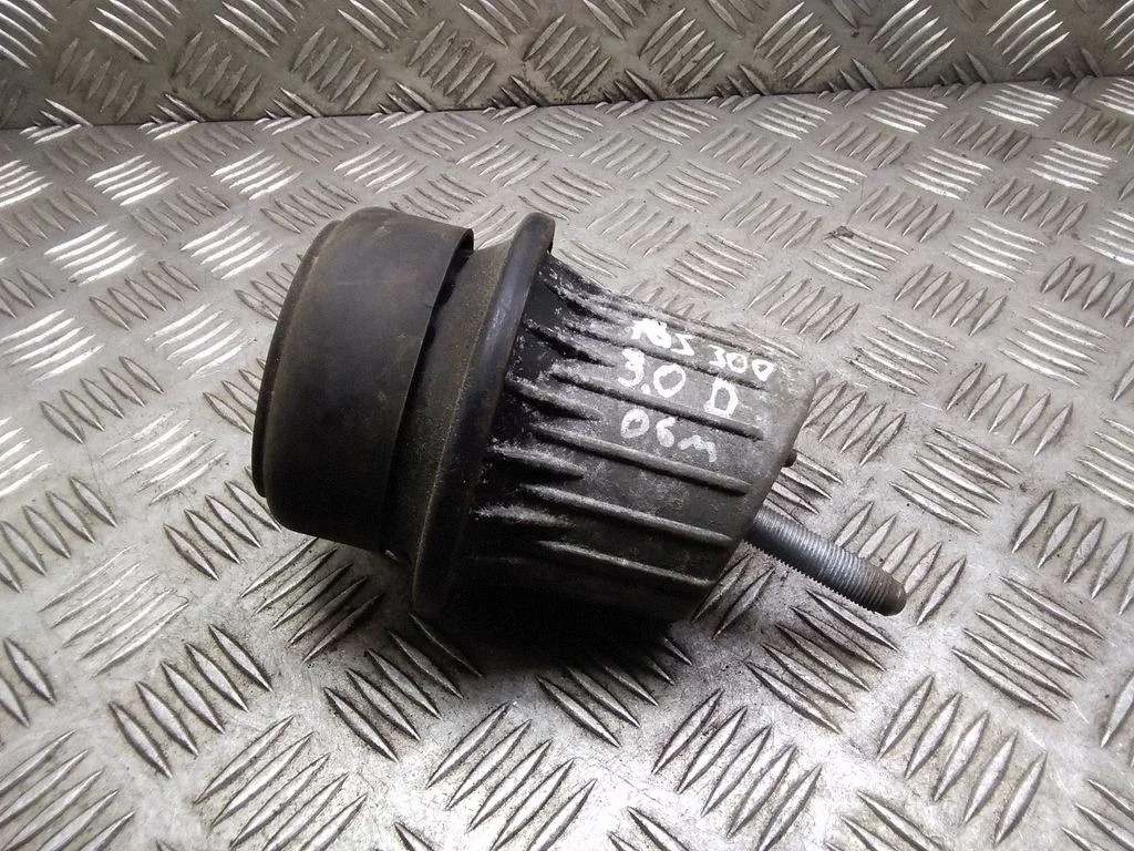 Dzinēja spilvens – Lexus GS 300 350 430 450H (2005-2012)