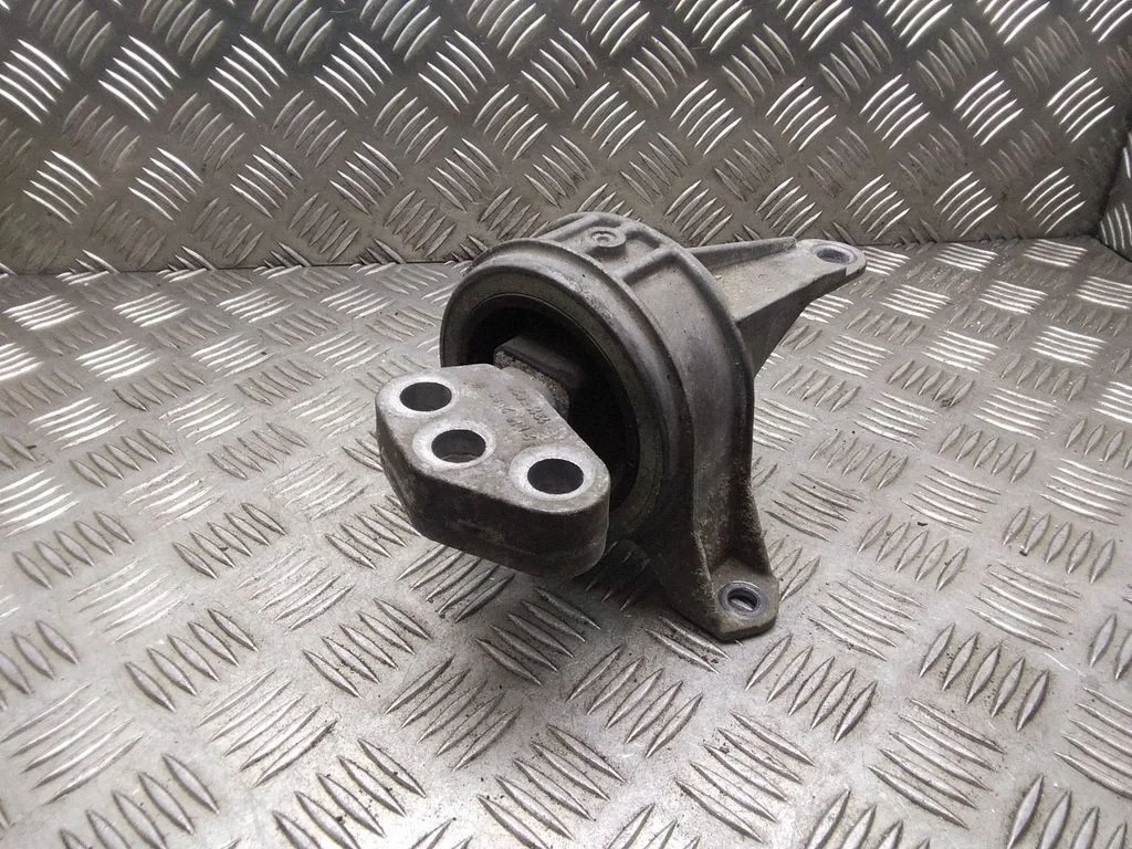 Dzinēja spilvens – Opel Astra H (2004-2012)