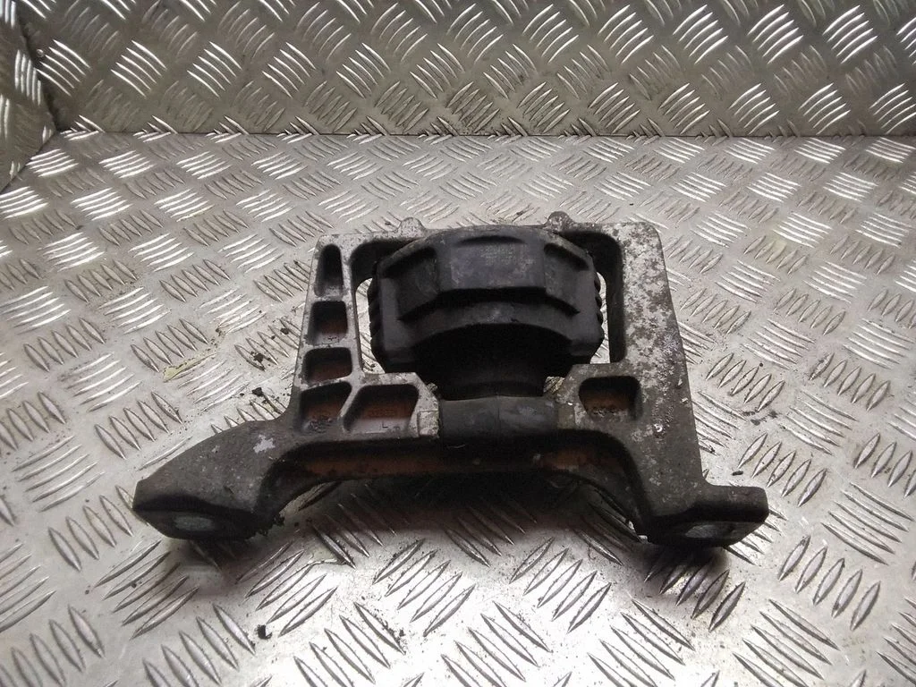 Engine mount bracket 307396