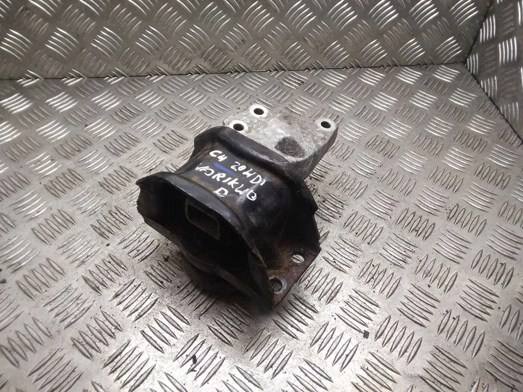 Engine mount bracket – Citroen C4 I (2004-2010)