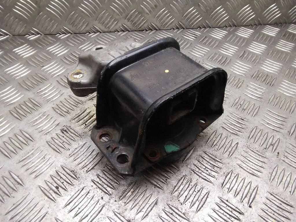 Engine mount bracket – Citroen C4 I (2004-2010)