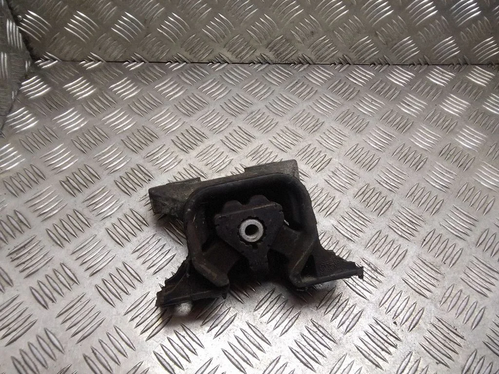 Engine mount bracket – Opel Combo C (2001-2011)