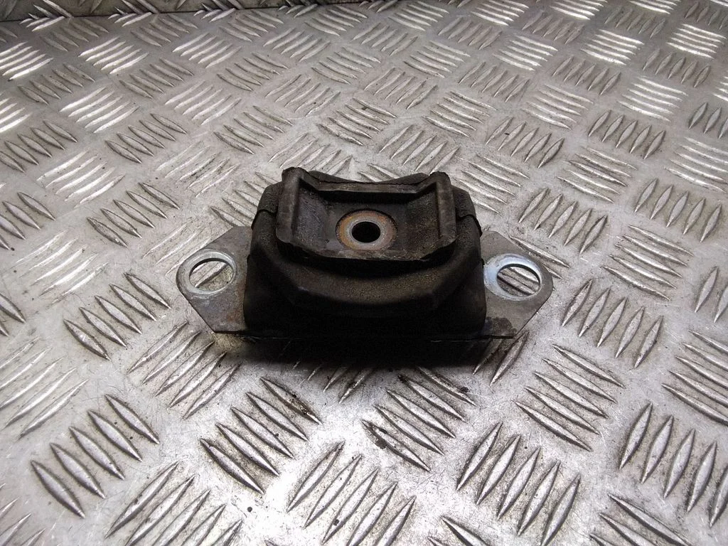 Engine mount bracket – Nissan Qashqai (2010-2014)