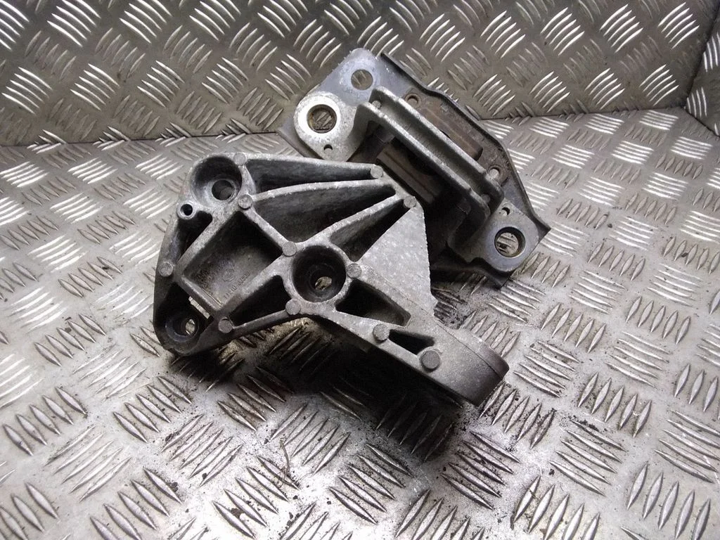 Engine mount bracket – Nissan Qashqai (2010-2014)