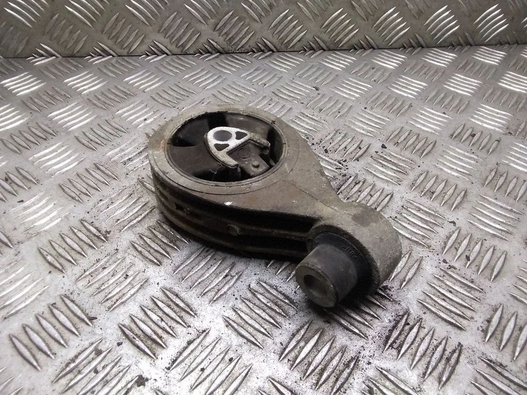 Engine mount bracket – Nissan Qashqai (2010-2014)