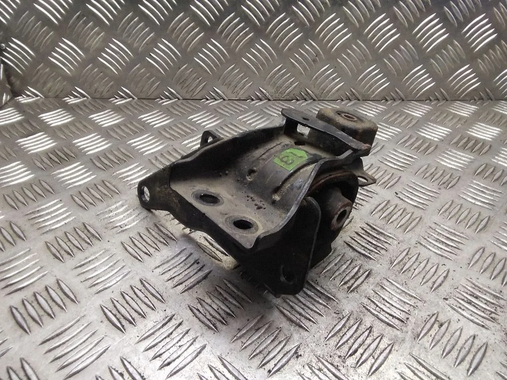 Engine mount bracket – Toyota Corolla Verso E121 (2001-2004)