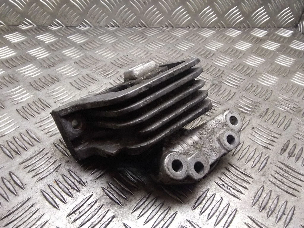 Engine mount bracket – Peugeot 207 CC (2007-2014)