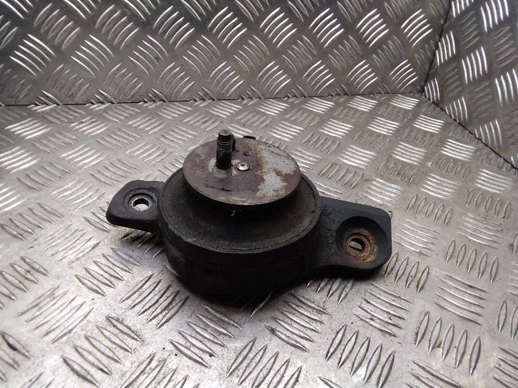 Engine mount bracket – Subaru Outback (2004-2006)
