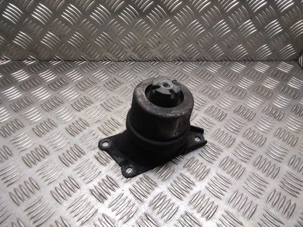 Engine mount bracket