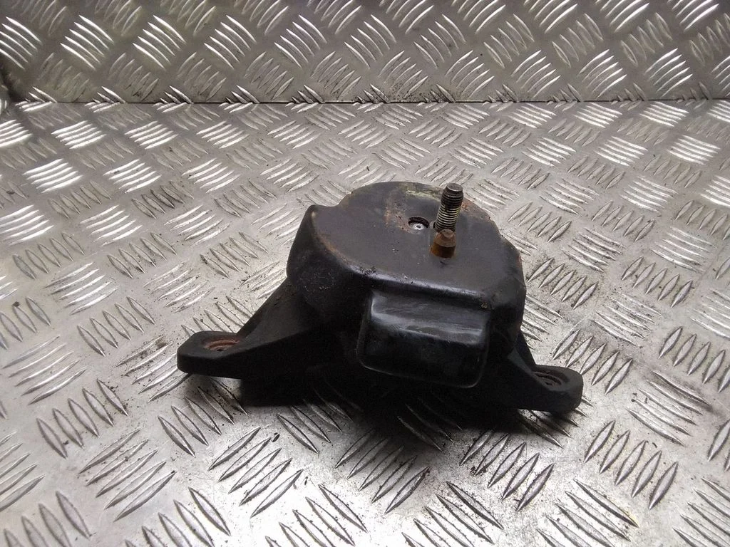 Engine mount bracket – Subaru Legacy (2004-2006)