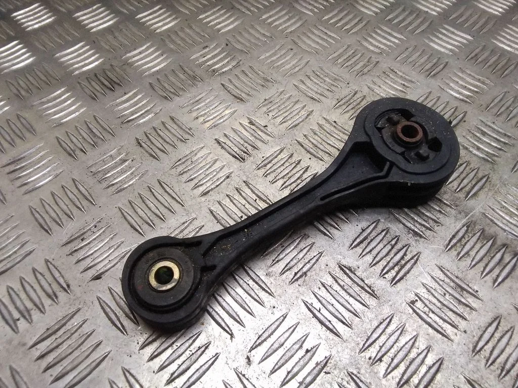 Engine mount bracket – Subaru Legacy (2004-2006)