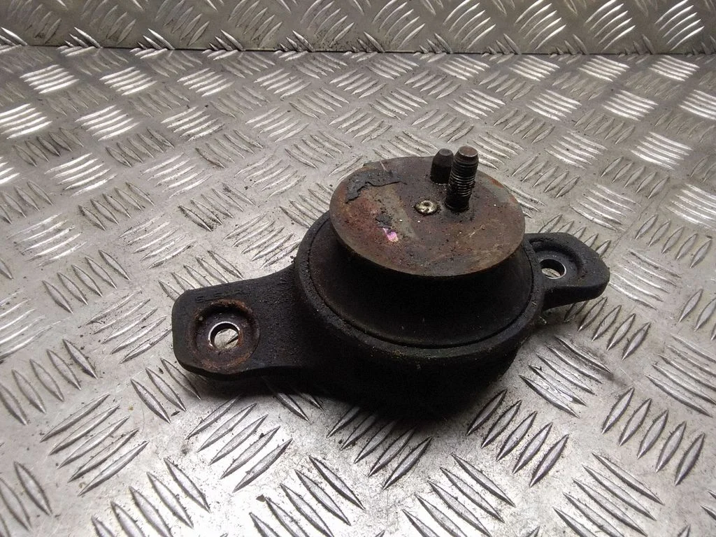 Engine mount bracket – Subaru Legacy (2004-2006)
