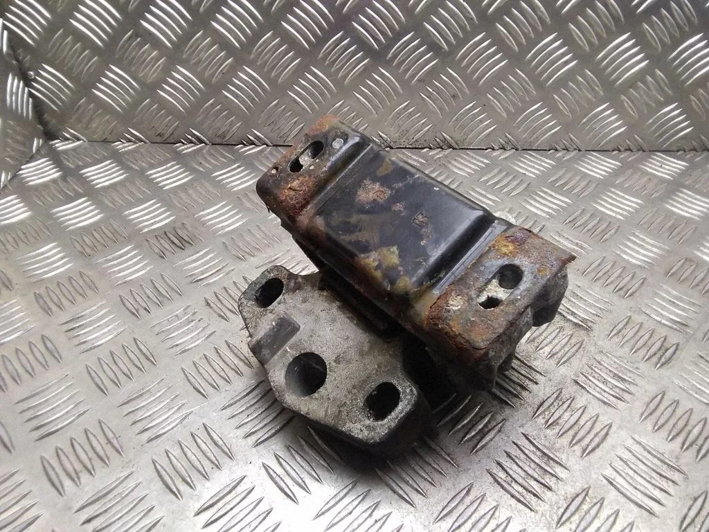 Dzinēja spilvens – Volkswagen Sharan (1996-2000)