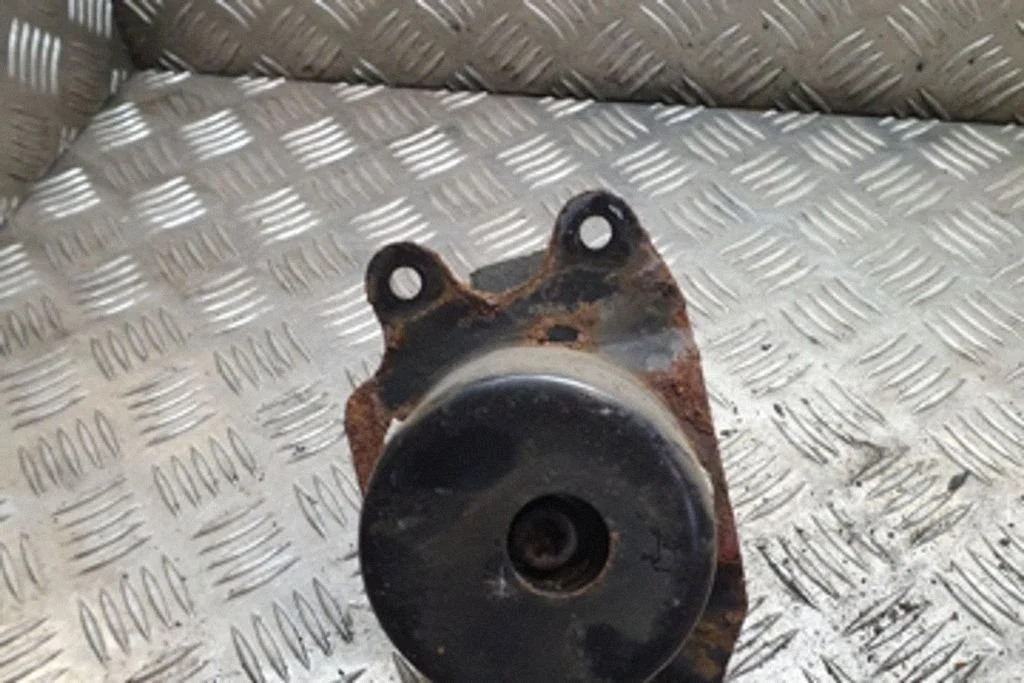 Engine mount bracket – Opel Combo C (2001-2011)