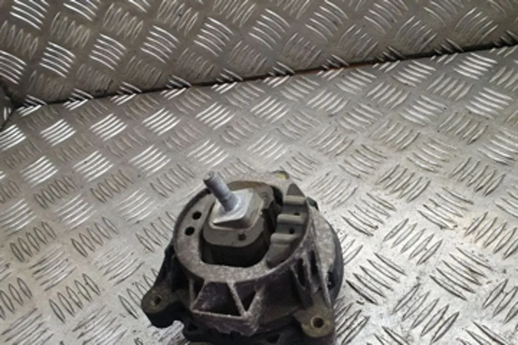Engine mount bracket – BMW 1 Series F20 F21 (2011-2019)