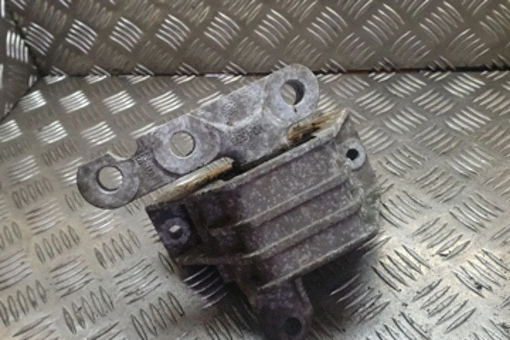 Dzinēja spilvens – Opel Vectra C (2005-2009)