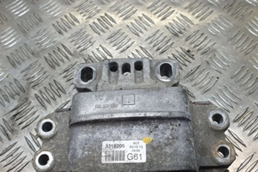 Dzinēja spilvens – Skoda Octavia Mk2 (1Z) (2004-2013)