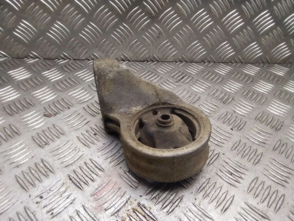 Engine mount bracket – Hyundai Santa Fe (2000-2006)