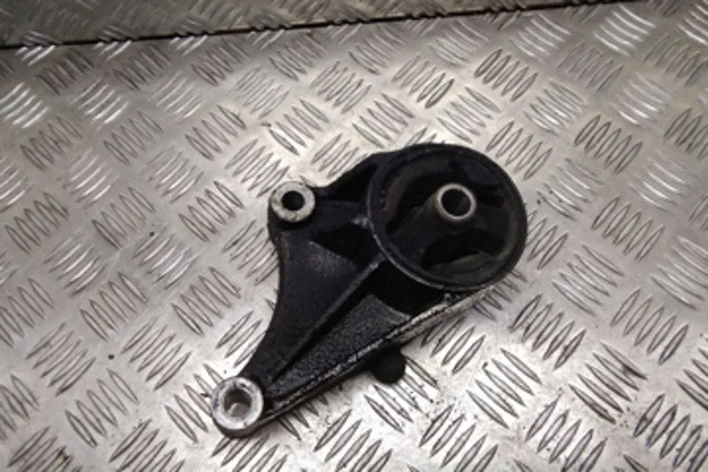 Engine mount bracket – Opel Meriva B (2010-2016)