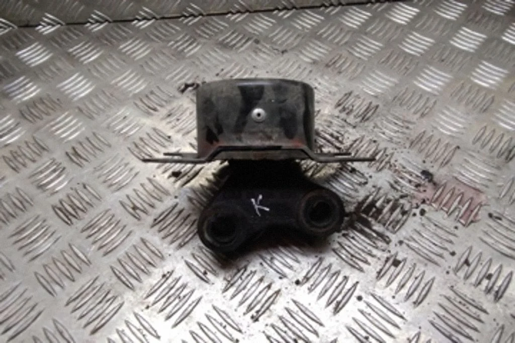 Engine mount bracket – Opel Meriva A (2003-2010)
