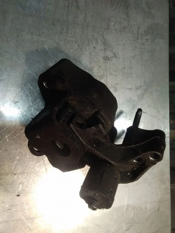 Dzinēja spilvens – Toyota Prius (XW20) (2003-2009)