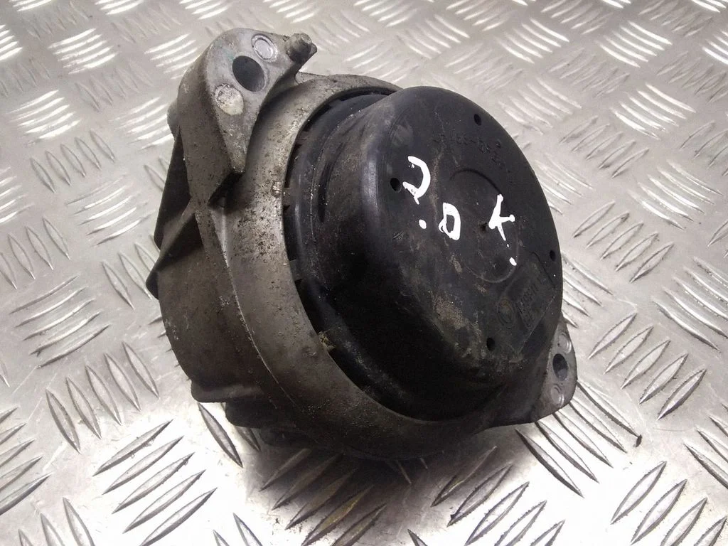 Engine mount bracket – BMW 3 Series E90 E91 (2005-2012)