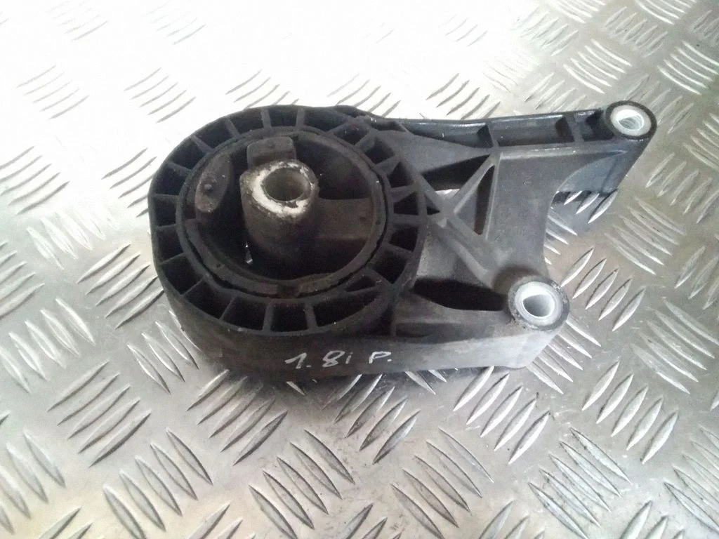 Dzinēja spilvens – Opel Vectra C (2005-2009)