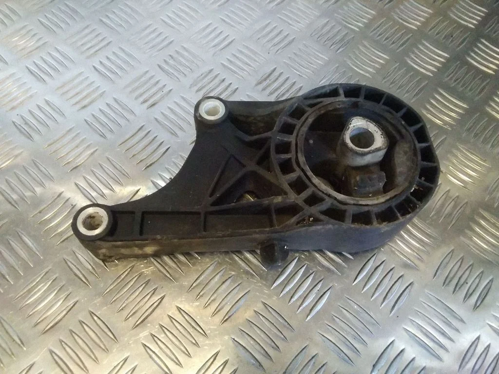 Dzinēja spilvens – Opel Vectra C (2005-2009)