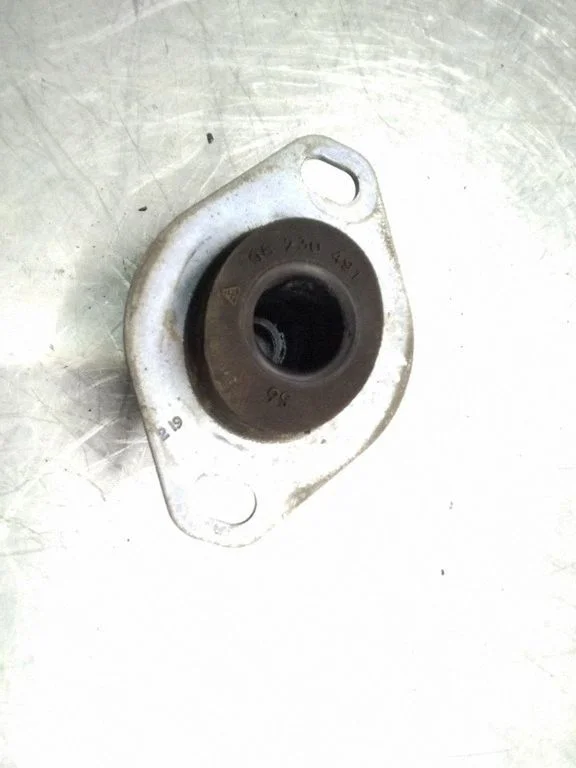 Engine mount bracket – Citroen C4 I (2004-2010)