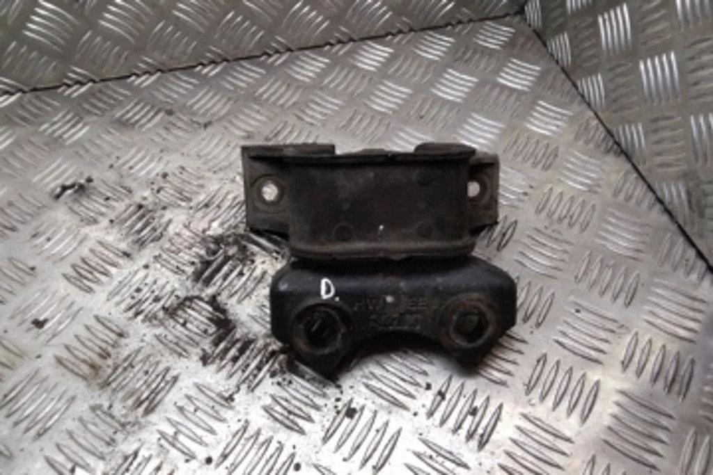 Engine mount bracket – Opel Meriva A (2003-2010)