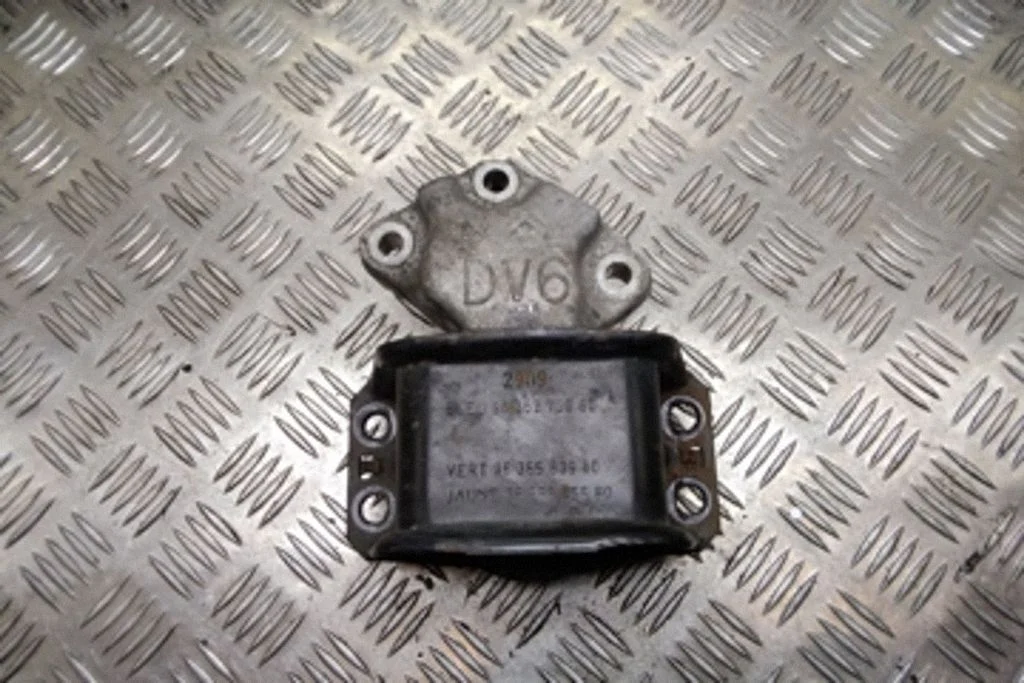 Engine mount bracket – Citroen C4 I (2004-2010)