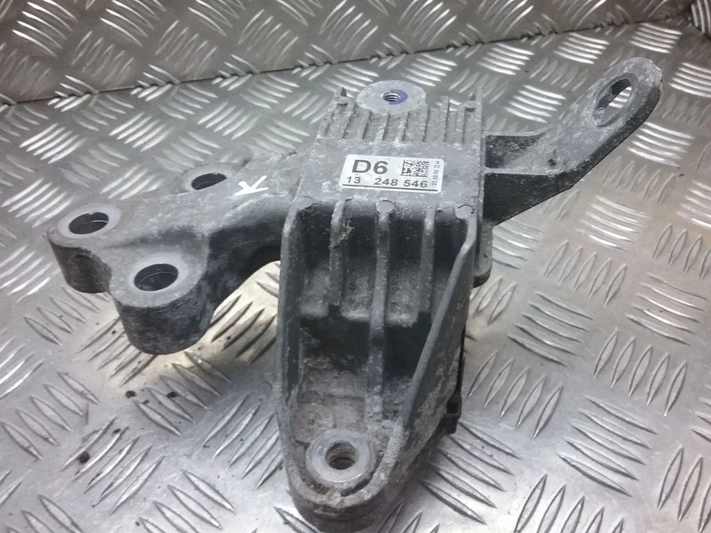 Dzinēja spilvens – Opel Astra H (2004-2012)