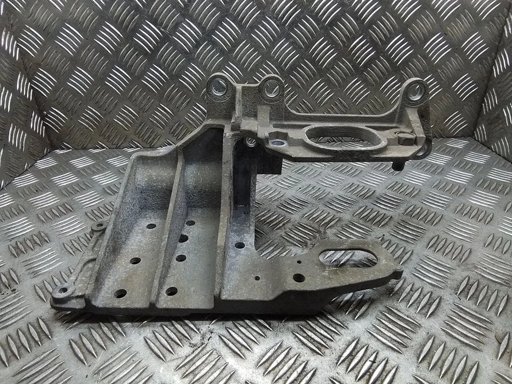 Dzinēja stiprinājuma kronšteins – Nissan Qashqai+2 (2010-2014)