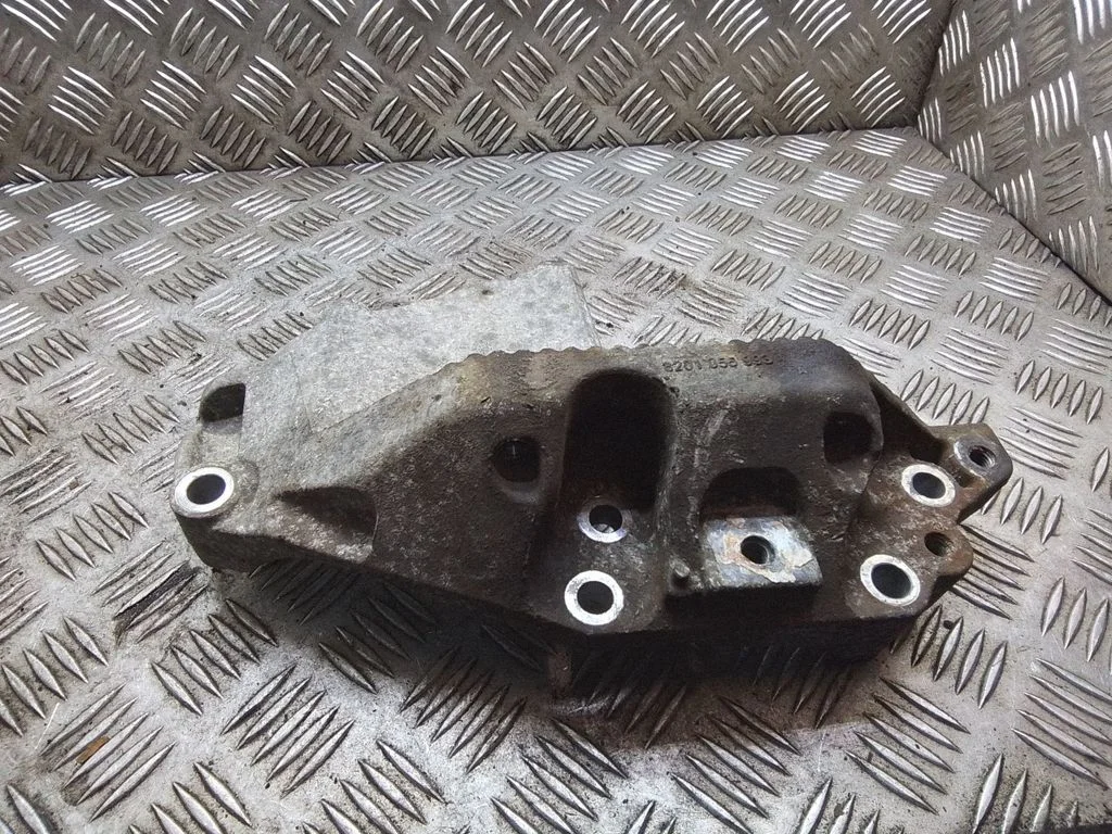 Engine mounting bracket – Opel Movano B (2010-2022)