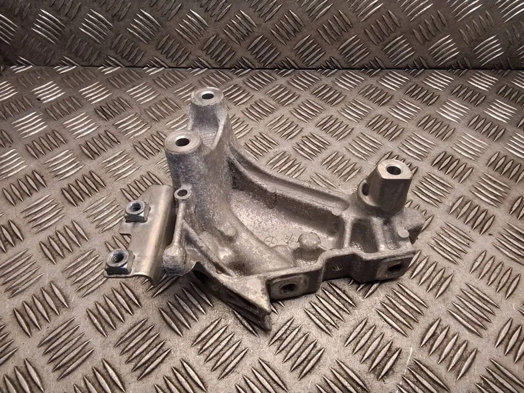 Engine mounting bracket – Skoda Octavia Mk4 (2019-)
