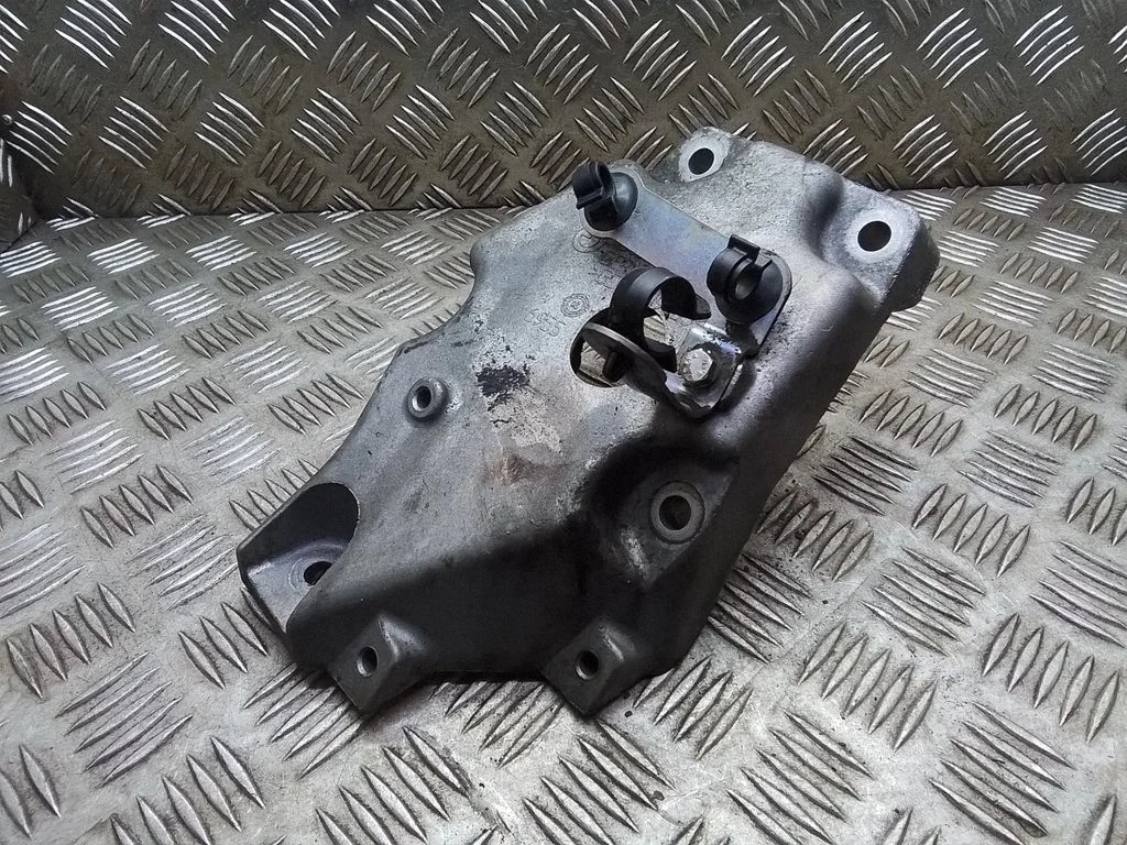Engine mounting bracket – BMW X3 E83 (2003-2010)