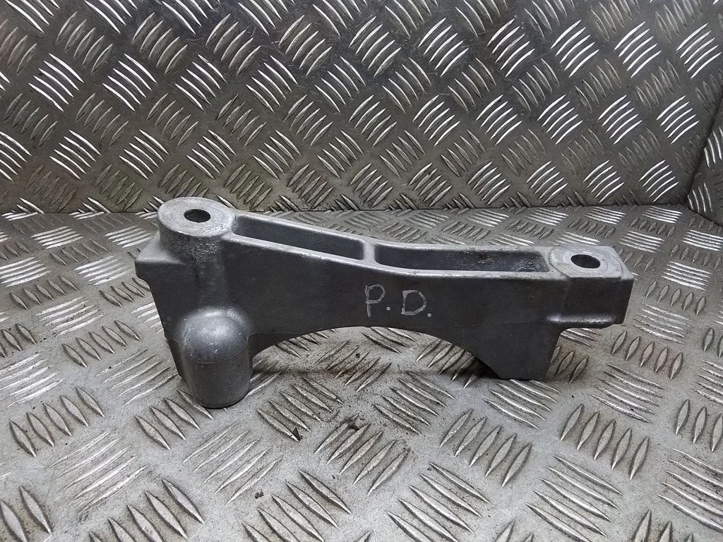Engine mounting bracket – Lexus RX 450H (2016-)