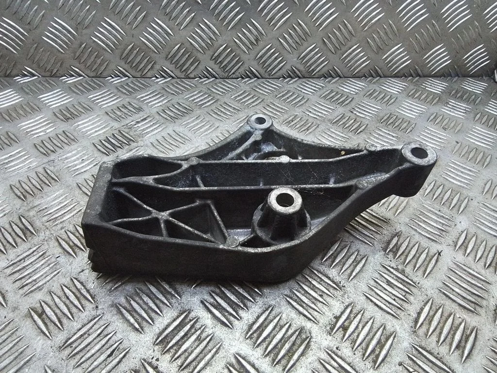 Mootori kinnituskronstein – BMW 1-seeria F20 F21 (2011-2019)