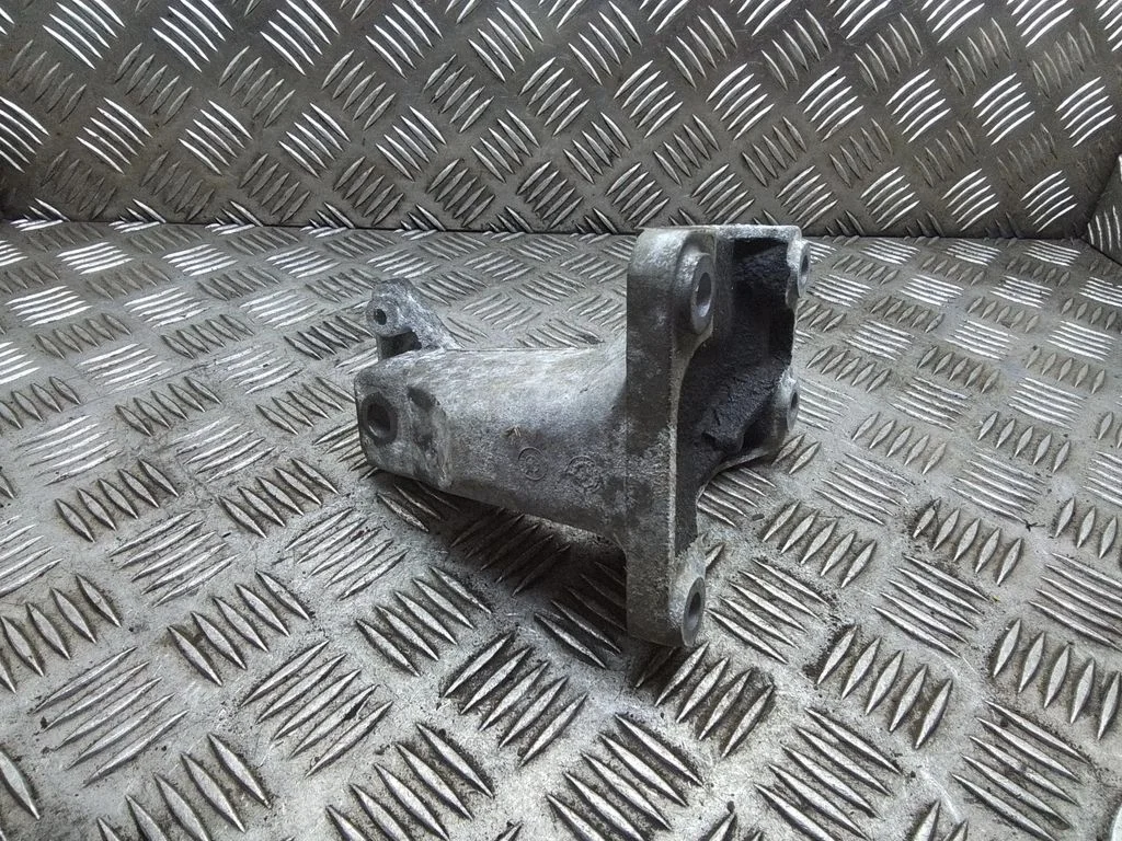 Mootori kinnituskronstein – BMW 1-seeria F20 F21 (2011-2019)