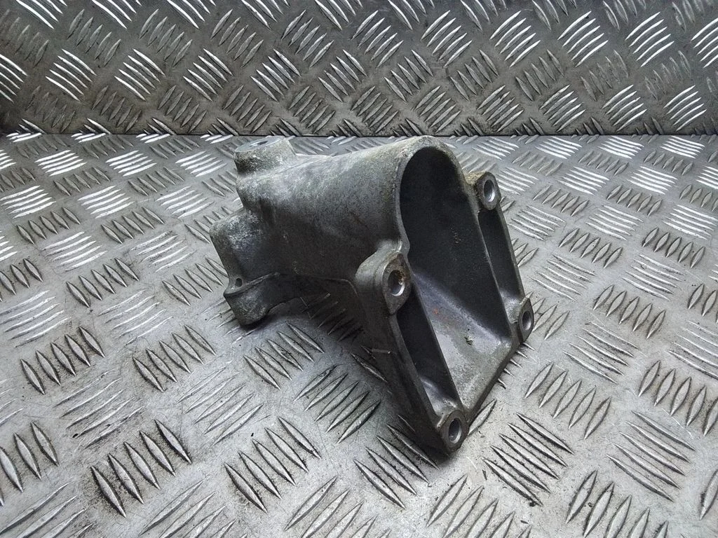 Dzinēja stiprinājuma kronšteins – Mercedes-Benz E klase W210 (1995-2002)