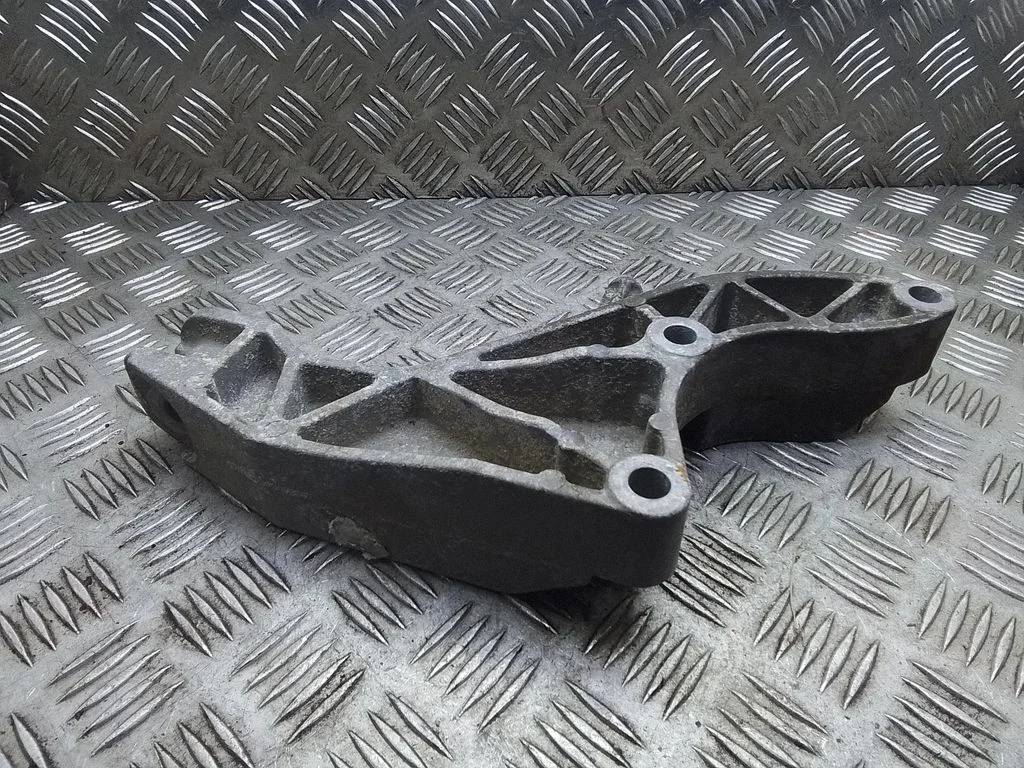 Wspornik silnika – Opel Astra H (2004-2012)