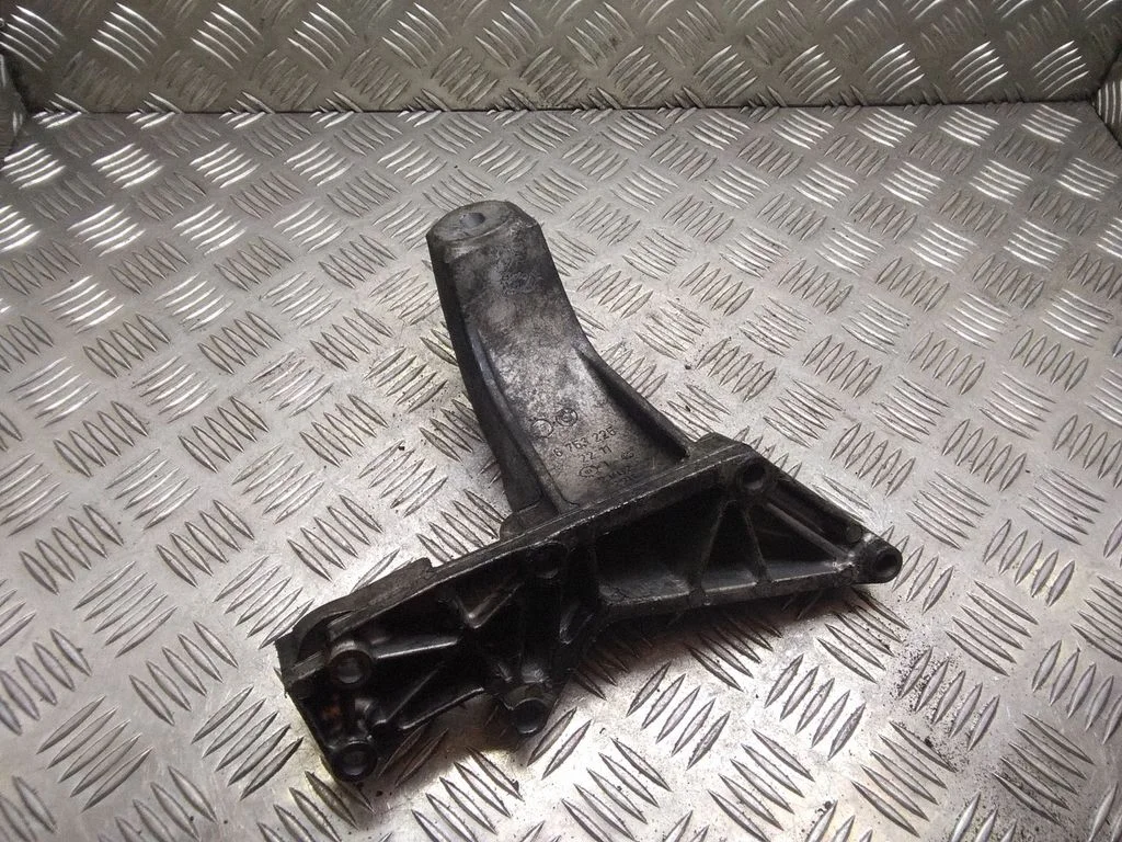 Engine mounting bracket – BMW 3 Series E46 (1998-2005)