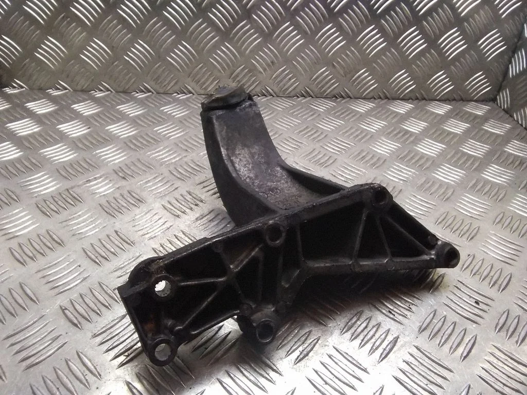 Engine mounting bracket – BMW 3 Series E46 (1998-2005)