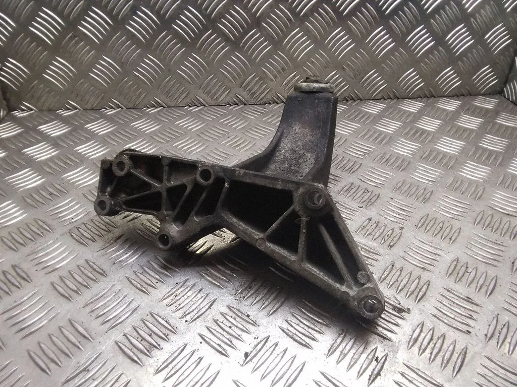 Engine mounting bracket – BMW 3 Series E46 (1998-2005)