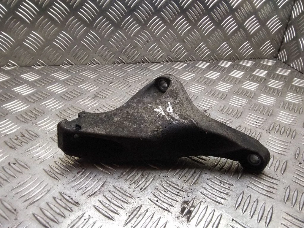 Engine mounting bracket – Audi A4 S4 B7 8E 8H (2005-2008)